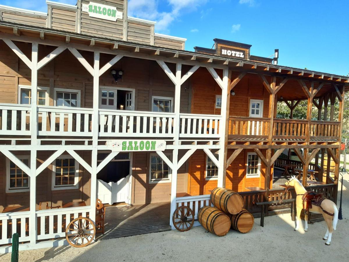 El Paso City, Zlatibor - Unique Wooden Cottages, Treehouse, Wild West Rooms, Accommodation 1-6 People Exterior foto