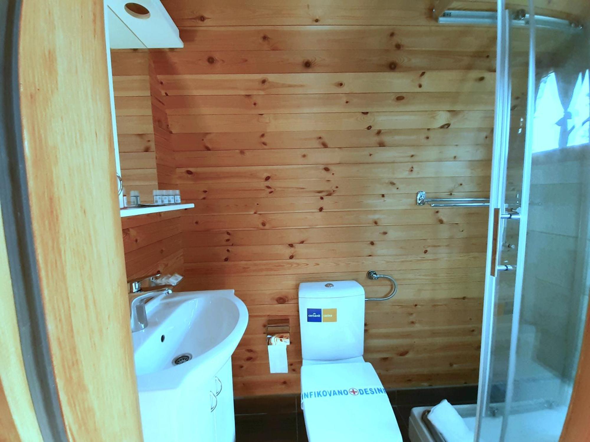 El Paso City, Zlatibor - Unique Wooden Cottages, Treehouse, Wild West Rooms, Accommodation 1-6 People Quarto foto