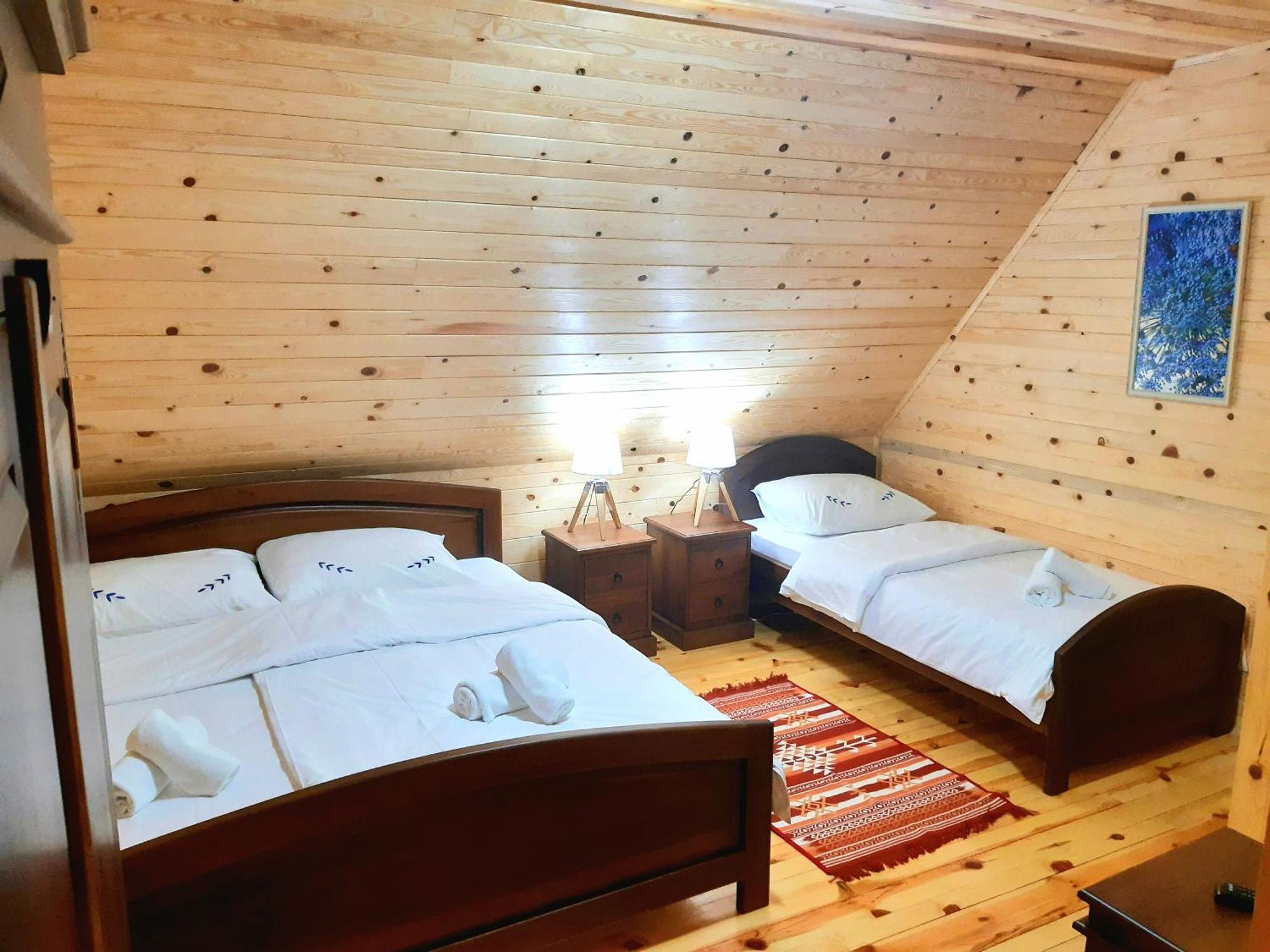 El Paso City, Zlatibor - Unique Wooden Cottages, Treehouse, Wild West Rooms, Accommodation 1-6 People Quarto foto